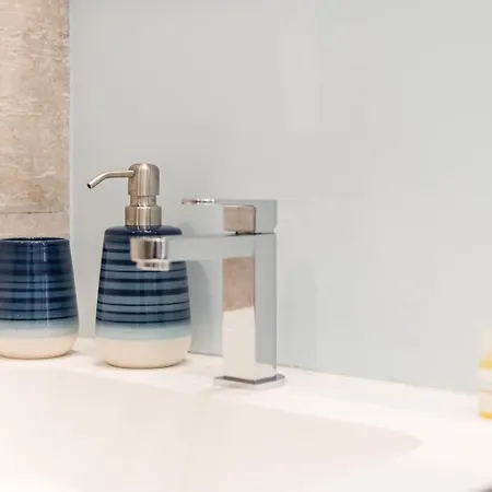 Guestready - Chic Retreat In The Heart Of דירה *