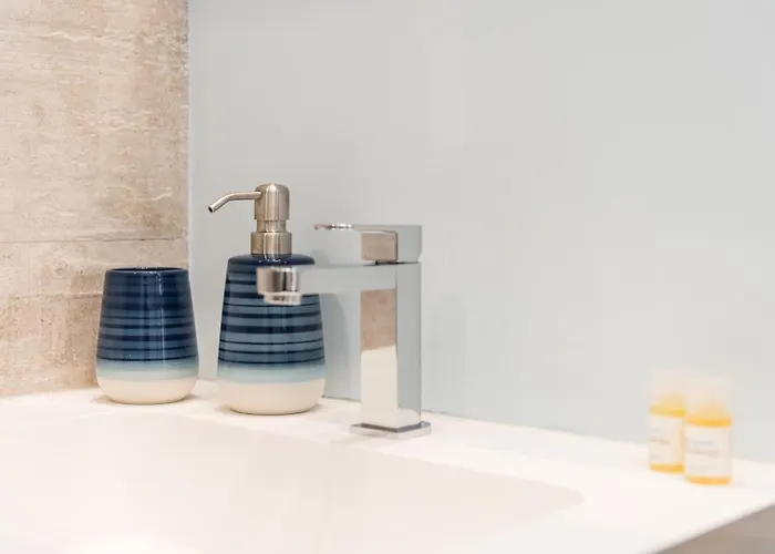 Guestready - Chic Retreat In The Heart Of דירה *