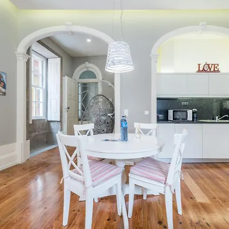 Guestready - Chic Retreat In The Heart Of דירה *